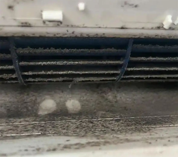 闵行空调吹的风有股烧焦味是怎么回事